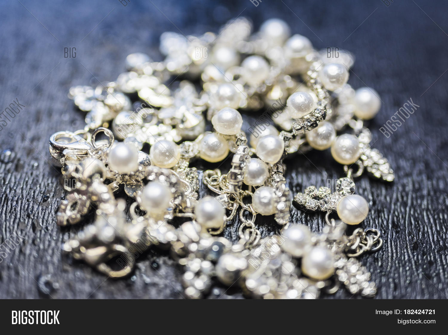 Серьги пусеты белый жемчуг серебро. Серьги h18708_sr_002_w. Алмазы жемчуг серебро. Гвоздики с натуральным жемчугом. Алмазы жемчуг серебро.