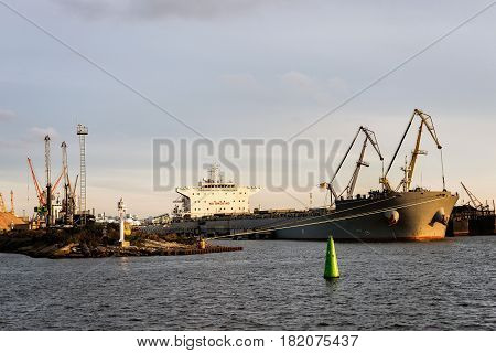 Maritime transportation industry. Ship transshipment of the port channel.