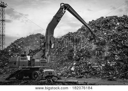 Maritime transportation industry. Scrap metal transshipment port.