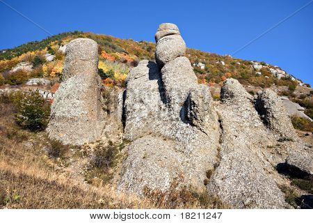 Rocky sloupce v horách Krym.Divoká krajina.