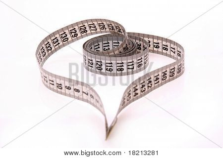Ruban à mesurer à la recherche comme coeur