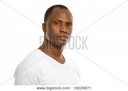 Portret van een Afrikaanse Amerikaan geïsoleerd op witte achtergrond