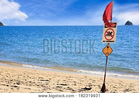 Palm Cove Cairns danger do not swim stingers sign