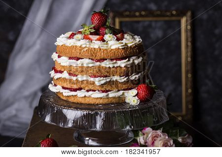 Angel Food Cake With Fresh Berries