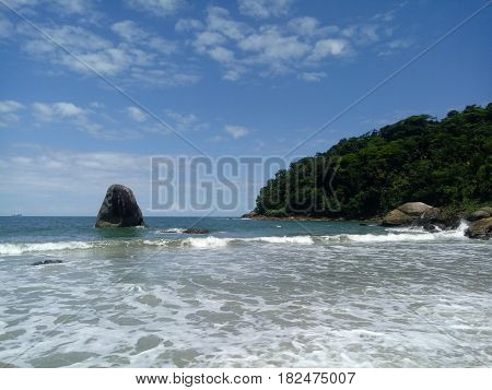 foto tirada na Praia Preta em guarujá no Brasil