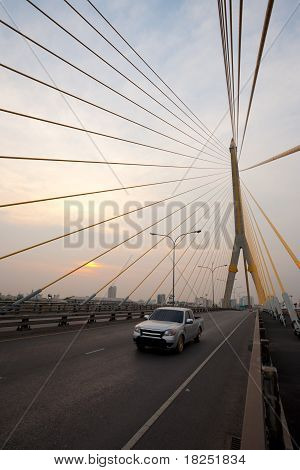 Tramonto ponte Rama Viii Bangkok
