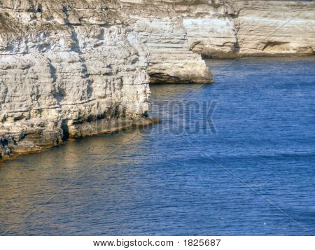 美しい海岸。西部のクリミア自治共和国。