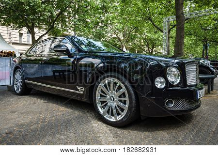 BERLIN - JUNE 05 2016: Full-size luxury car Bentley Mulsanne. Classic Days Berlin 2016.
