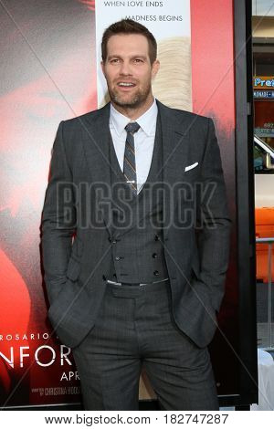 LOS ANGELES - APR 18:  Geoff Stults at the 