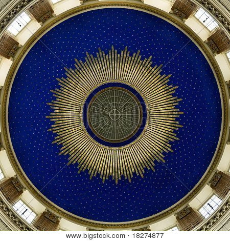 cúpula del modernismo hermosa vista interior