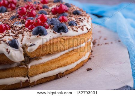 The coffee cake with fresh berries and a gentle biscuit sprinkled grated chocolate