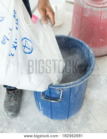 The cement of terrazzo dry mortar in a bag
