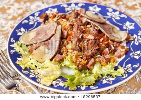 ウズベキスタン国立ディッシュ - plov 馬の肉を
