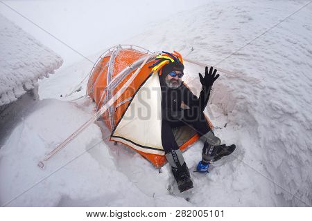 Installing Tents On Goverla In The New Year