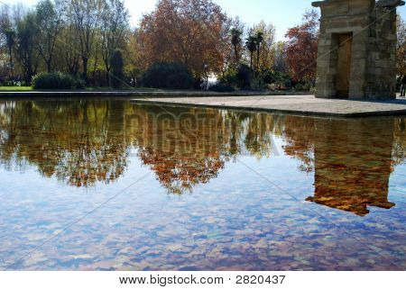 Debod สะท้อน