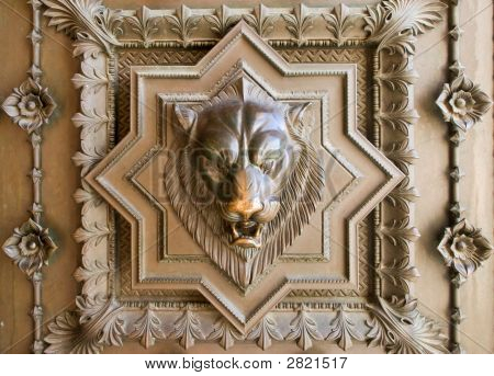 Lion Head bassorilievo