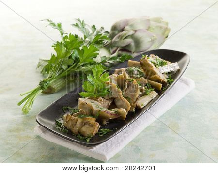 carciofi saltati sul piatto