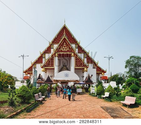 Ayutthaya, Thailand - February 5, 2018: People Visit Temple With A Large Sitting Buddha - Wihan Phra