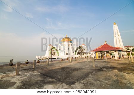 Melaka Centrlal Masjid Selat In The Sea
