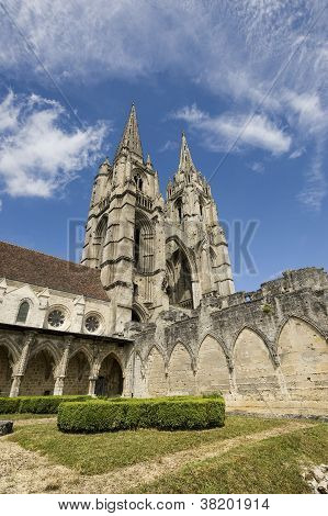 Abbey St-jean-des Vignes w Soissons