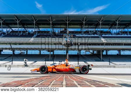 August 21, 2020 - Indianapolis, Indiana, USA: JAMES HINCHCLIFFE (29) of Toronto, Canada  practices for the Indianapolis 500 at the Indianapolis Motor Speedway in Indianapolis, Indiana.