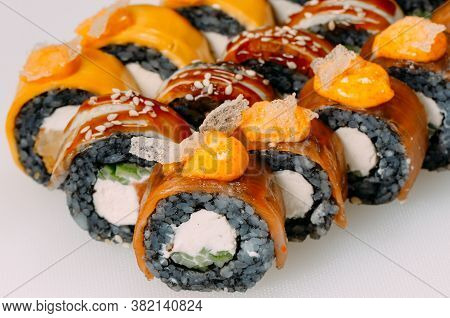 Many Types Of Shusha Are Stacked In A Row.