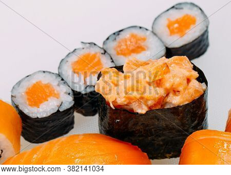 Many Types Of Shusha Are Stacked In A Row.