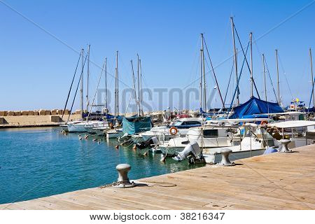 พอร์ตที่ Jaffa ในอิสราเอลในวันแดด