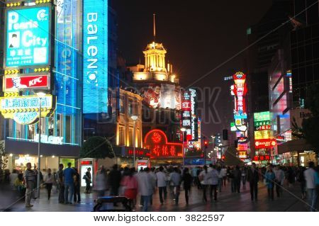 Šanghaj Nanjing Road v noci