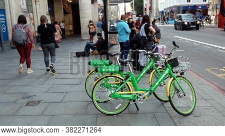 LONDON/ UK- 23rd August 2020: Street scene of commuters in Bishopsgate, central London.