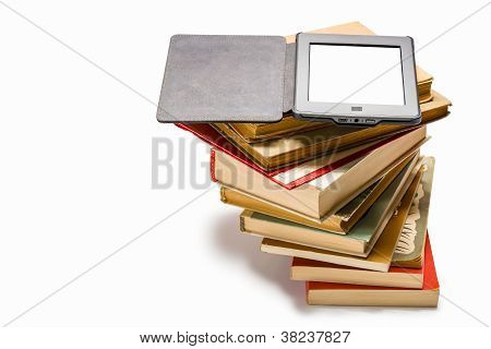 Ebook sul mucchio di vecchi libri
