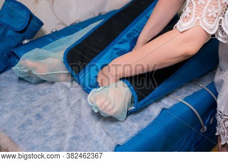 Modern Medicine Pressotherapy Machine For Recovery Health In Spa Salon