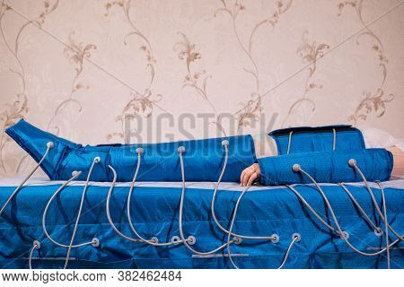 Modern Medicine Pressotherapy Machine For Recovery Health In Spa Salon