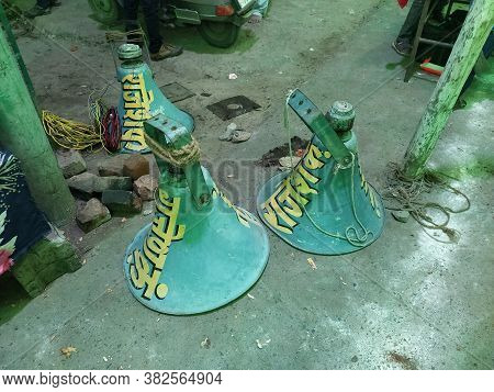 Mumbai, Maharastra/india- January 22 2019: Old Fashioned Loudspeaker Kept On The Ground.