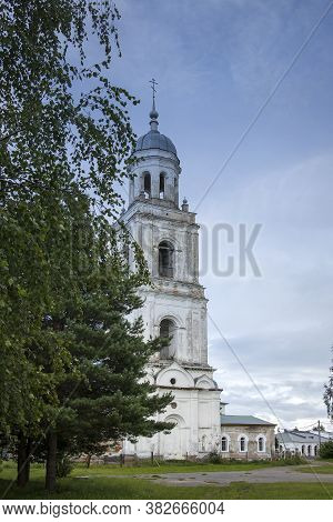 Poshekhonye, Yaroslavl Region Russia - 3 August, 2020, View Of Poshekhonye With Trinity (troitskaya 