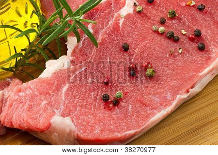 Rå T-bone med rosmarin