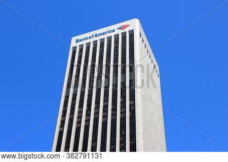 Los Angeles, Usa - April 5, 2014: Bank Of America Plaza Skyscraper In Los Angeles. The Building Is 7