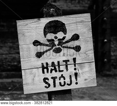 Auschwitz, Poland - August 20, 2016: 
Warning Sign With The Text In German And Polish Language Which
