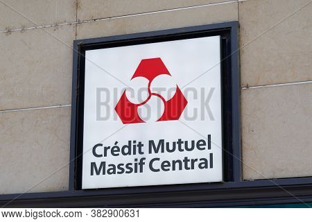 Clermont-ferrand , Auvergne / France - 08 25 2020 : Credit Mutuel Sign Logo And Massif Central Text 