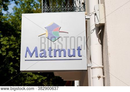 Bordeaux , Aquitaine / France - 08 25 2020 : Matmut Sign And Text Logo On Store Insurance Group Fren