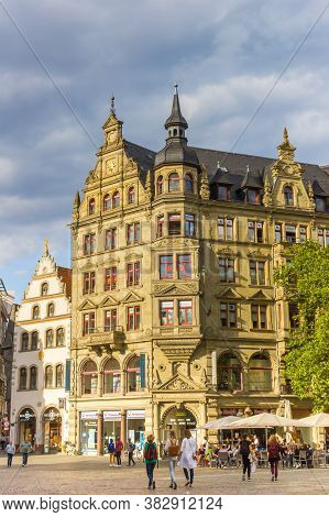 Braunschweig, Germany - July 25, 2020: People At The Historic Kohlmarkt Square In Braunschweig, Germ