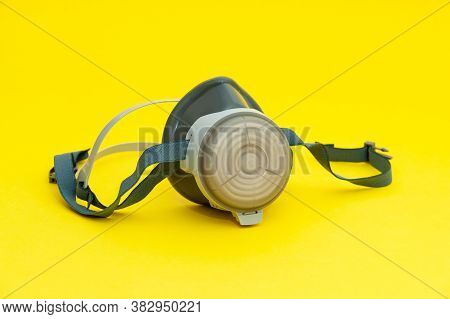 Respirator With Interchangeable Filter Cartridges. Protective And Safety Equipment For Industrial Wo