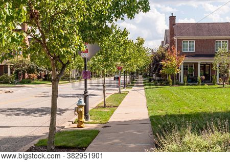 Pittsburgh, Pennsylvania, Usa 8/29/20 A Tree Lined Street In The Summerset Neighborhood On A Sunny S