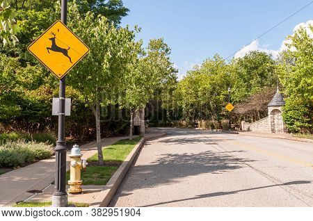 Pittsburgh, Pennsylvania, Usa 8/29/20 A Deer Crossing Sign Symbolizing That Deer Are In The Area On 