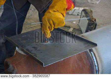Manual Arc Welding Of Process Pipelines And Metal Structures For An Oil Refinery In Russia.