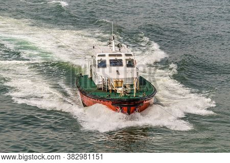 Colombo, Sri Lanka - November 25, 2019: Pilot Boat Bringing Harbor Pilot To The Cruise Ship In The P
