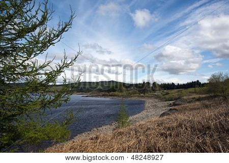 Clatteringshaws Loch