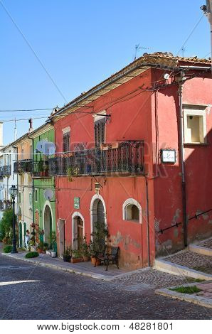 路地。・ アルベローナ。プーリア。イタリア。