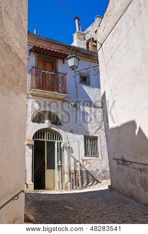 路地。・ アルベローナ。プーリア。イタリア。