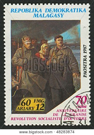 Madagaskar - ca. 1977: Eine Briefmarke gedruckt in Madagaskar zeigt Bild von The Russian Revolution ist die 